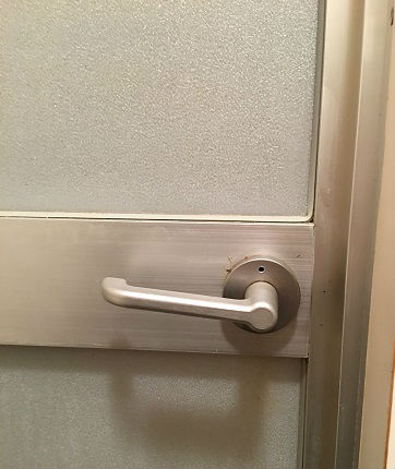 作業前:扉が開きません
