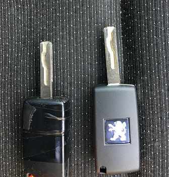 左:お客様の鍵 右:新しく作成した鍵